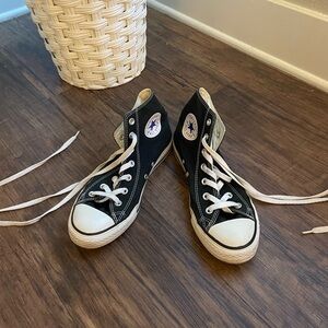 High-Top Converse Sz 8 Women’s